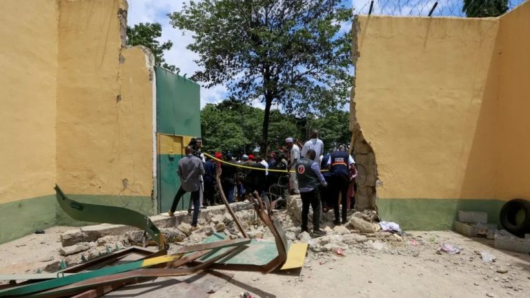 radionigeriahq's tweet image. 12 inmates escape in Kogi jailbreak
#jailbreak #Kogi #RadioNigeria radionigeria.gov.ng/2025/03/24/12-…