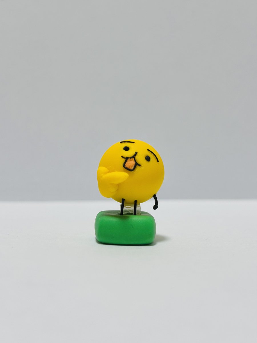 粘土で作ったLINEえもじの子フィギュア第22弾。今回はこの子🤔かわいく
