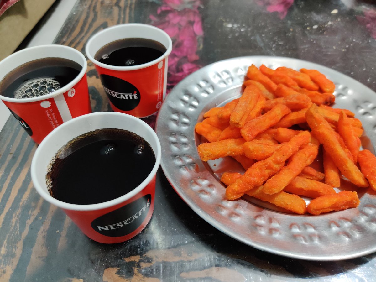 नाश्ता कर लो दोस्तो..... 😄🤭