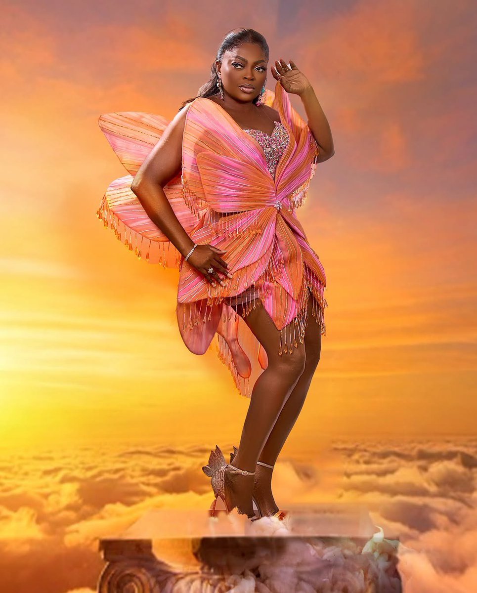 funkeakindele's tweet image. Stepped out last night for the premiere of #labakeolododo 
I enjoyed the movie!! Congratulations Iyabo!! I wish you all the best at the box office!! @iyaboojo_ 

#labakeolododothemovie will be in cinemas on the 28th of March. Let’s all go see this lovely movie. 

📸📸