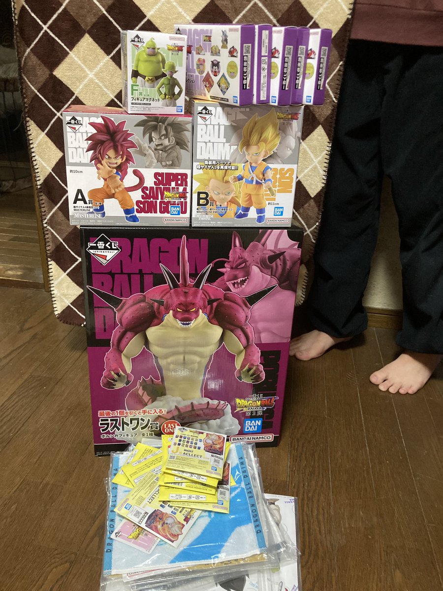 ドラゴンボールダイマ一番くじ
残り28枚で A1、B1、F1有りで
悩みましたが「全部下さい」しました✨
嬉しいです😁