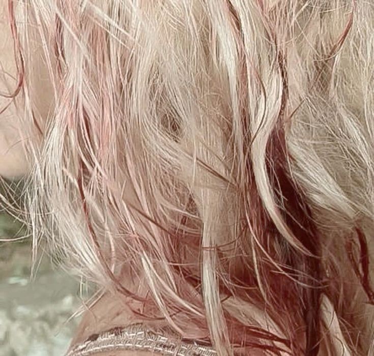 This world is a wasteland where nothing can grow
I used to have strength, but I ran out of hope
I know it's my fault that I'm here all alone
This world is a wasteland