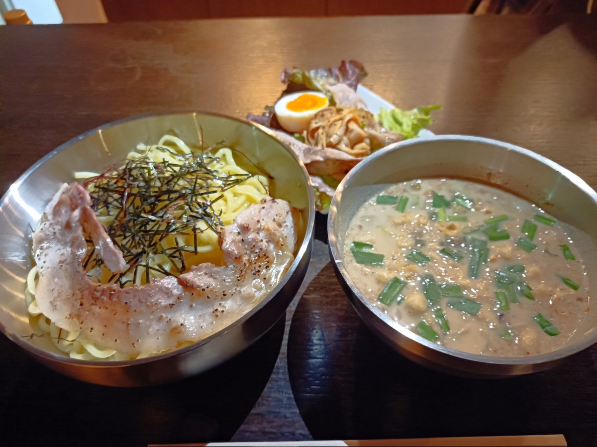 inEffectなう〜
辛味噌牛乳つけ麺大盛り!
めっちゃ美味ぇ〜!
＃inEffect
