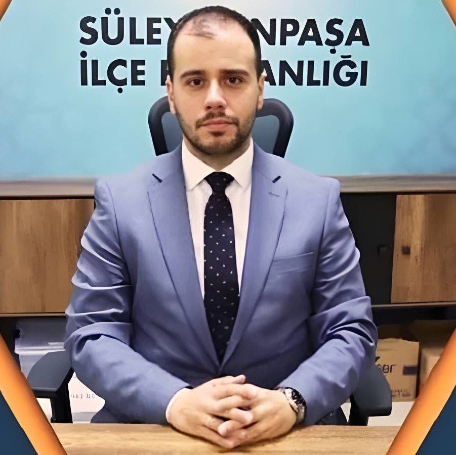AKP Tekirdağ Süleymanpaşa teşkilatından Avukat Orhan Göçen "Devletin dini adalettir" diyerek partisinden istifa etti.
