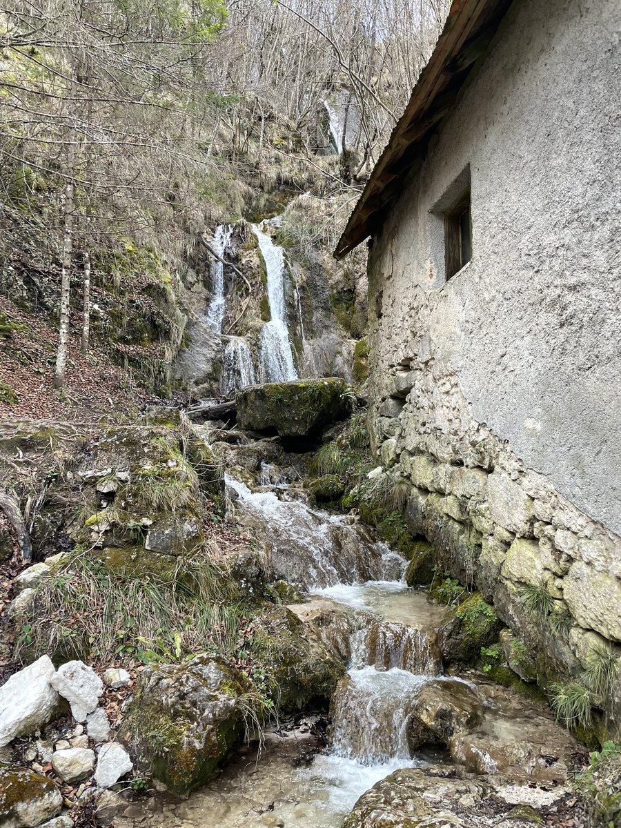 AusAmbCroatia's tweet image. Spring has arrived and the weekend was a great opportunity to explore the Žumberak-Samobor hills nature park. The bike trails provide access to Croatia’s wonderful natural and cultural heritage. @Croatia_hr @zumberak_sg 🚲