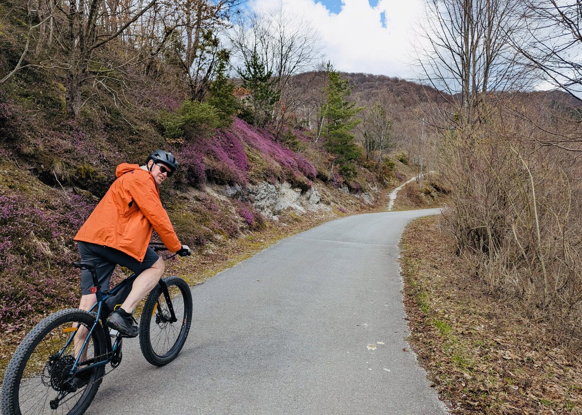 AusAmbCroatia's tweet image. Spring has arrived and the weekend was a great opportunity to explore the Žumberak-Samobor hills nature park. The bike trails provide access to Croatia’s wonderful natural and cultural heritage. @Croatia_hr @zumberak_sg 🚲
