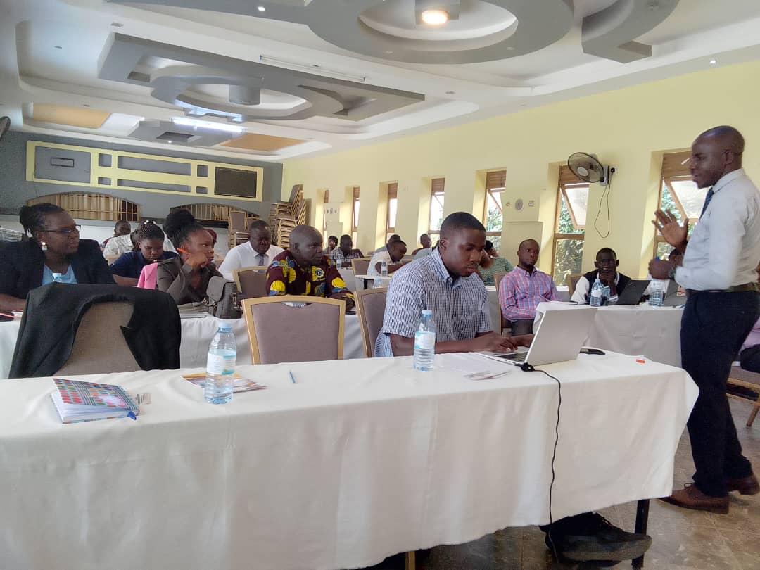 Climate financing is critical in strengthening efforts to address #climateChange,yet it's a term that is uncommon to many.
Today ACODE  and #wstnilewenda with support from 🇩🇰🇳🇱🇮🇪🇸🇪 is training regional CSOs on Climate finance and tracking in Arua District.
#ClimateActionUg