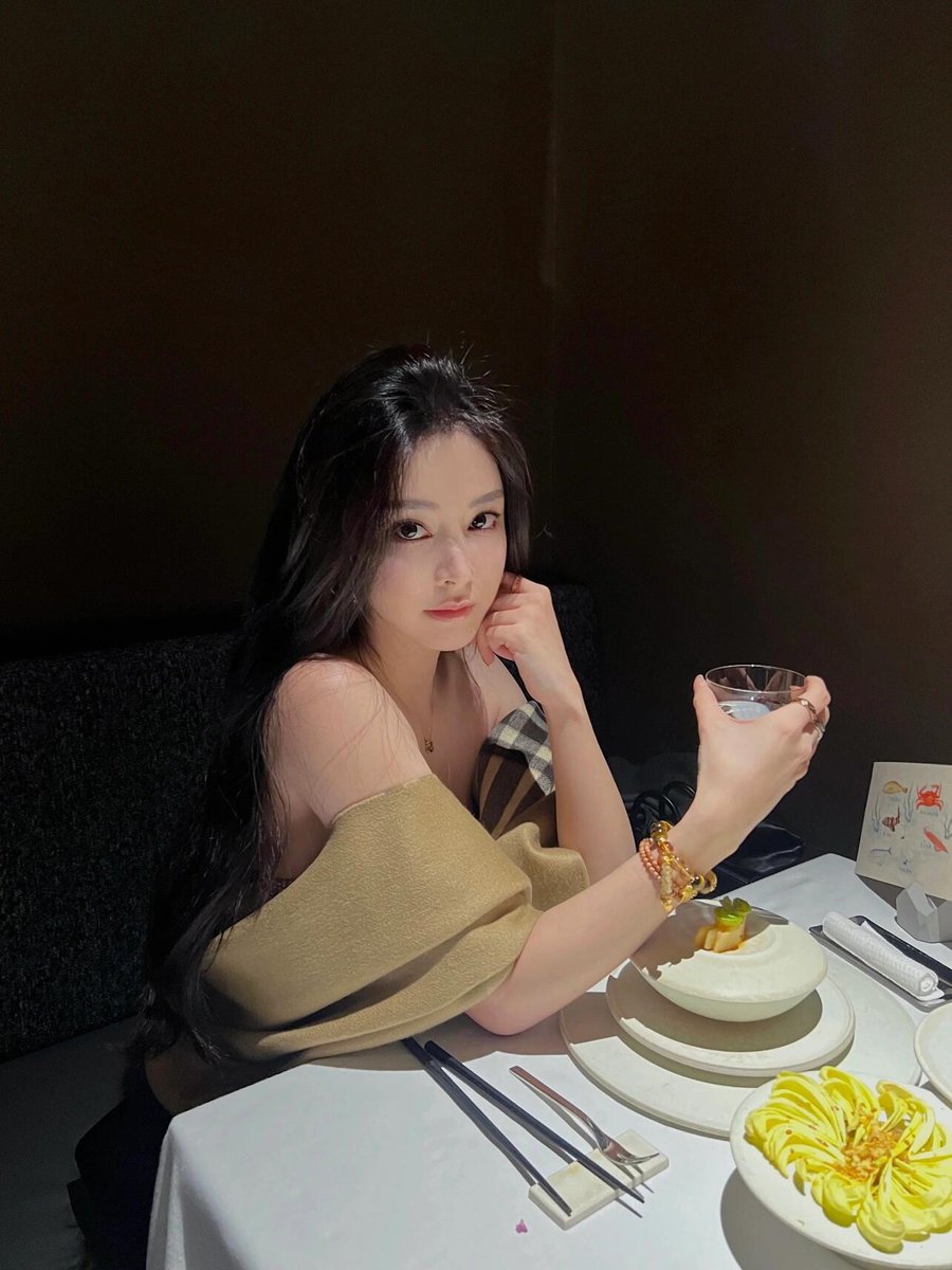 陪漂亮姐姐
吃个饭
今天不是在吃饭
就是在吃饭的路上～
#旅行