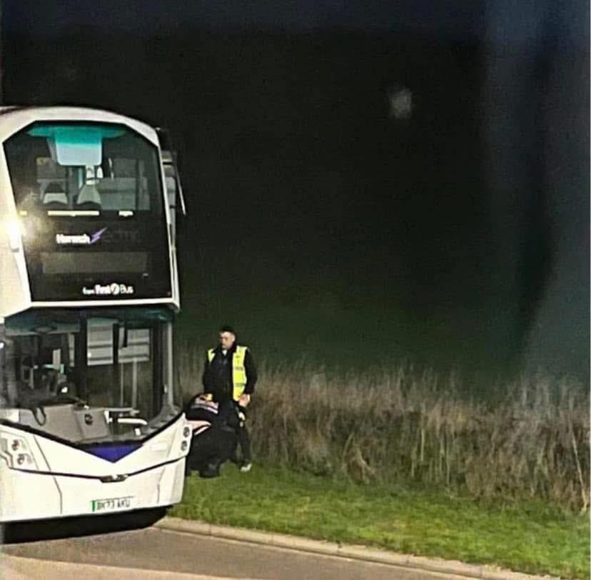 With all the negativity in the country can we just take a moment to appreciate this woman who helped this bus driver tie his shoelaces last night ❤️❤️
