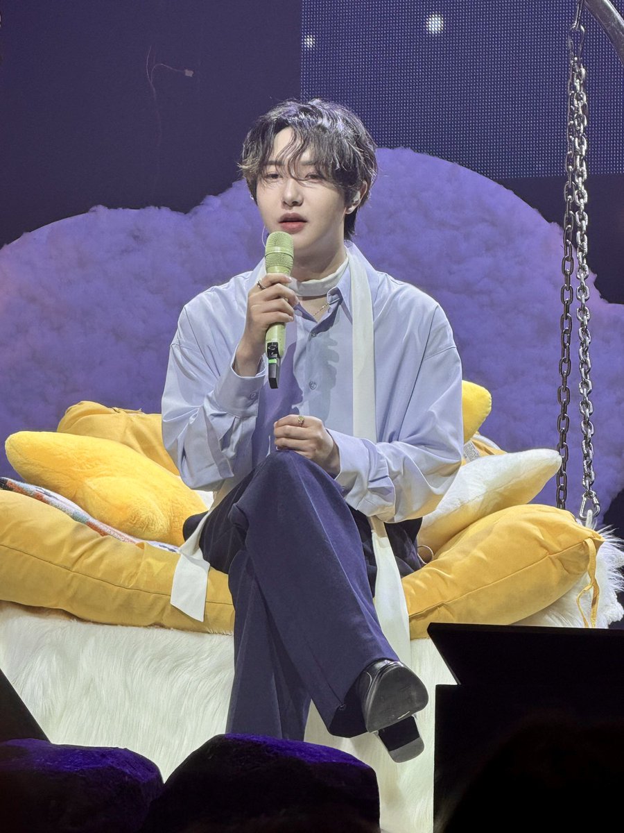 renjun my little prince 🥺💛