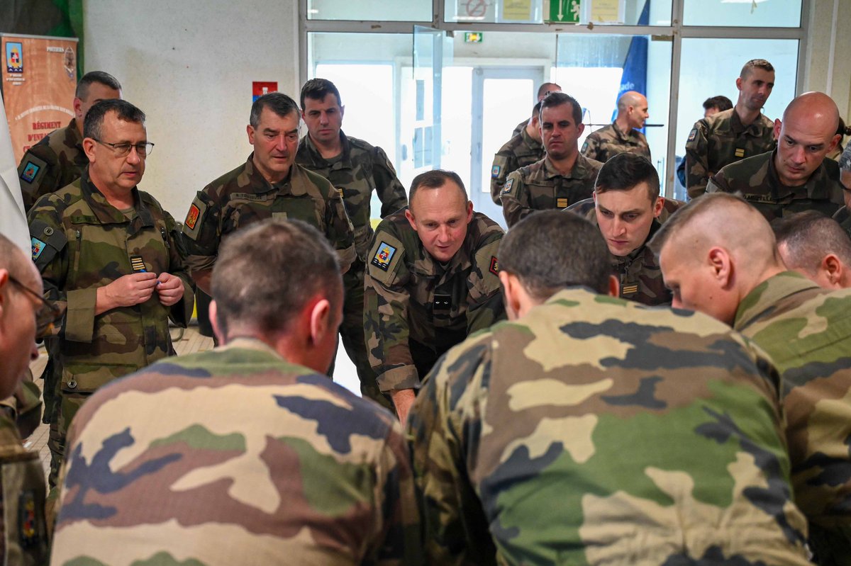 9_BIMa_AdT's tweet image. La #9eBIMa a eu l’honneur d’accueillir le GCA Toujouse. Les honneurs lui ont été rendus par notre groupe commando amphibie et il a pu contrôler le séminaire tactique CDU. La brigade d’avant-garde poursuit la préparation de ses chefs tactiques aux engagements les plus durs.