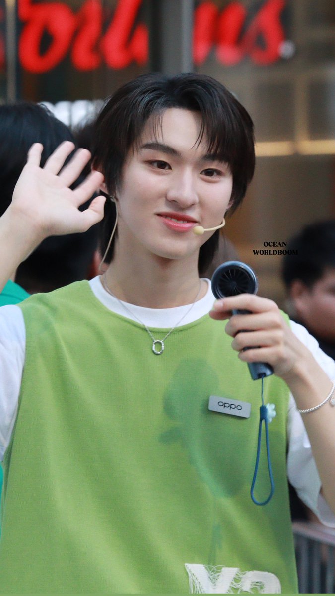นี่แหละๆ สีเขียวที่ถูกต้อง 💚✅✨🫶🏻

OPPO WITH TMK
#OPPOA5Pro5GxThomasKong
꒰ #โทมัสก้อง #thomaskong ꒱
#kongjiro <a href="/kongjiro_/">Kong.Jiro</a>