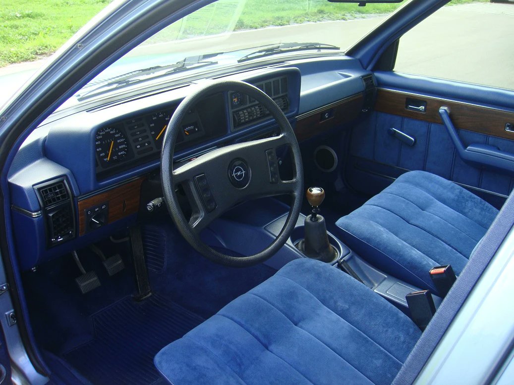 LienhardRacing's tweet image. 1980 OPEL SENATOR
1. Hand Fahrzeug in Jahreswagenzustand, rostfrei, schon länger in Sammlerhand.
Wird bei Verkauf frisch Veteranengeprüft.
CHF 13'600.–

©by Flammer Glarus AG, 8750 Glarus