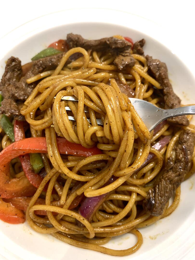 homevsfastfood's tweet image. [Homemade] Tasty beef stir-fry spaghetti
👉 homecookingvsfastfood.com
#BeefStirFry #HomemadeDelicious #SpaghettiLove #FoodieFavorites #QuickRecipes #homecooking #food #recipes #foodpic #foodie #foodlover #cooking #hungry #goodfood #homecookingvsfastfood