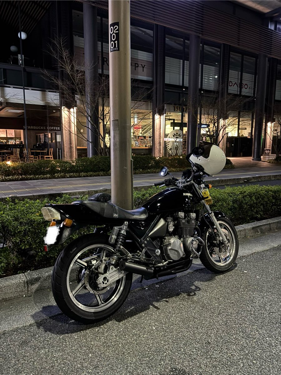歳とバイク変わったので！

名前 :はるき
年齢:­­20
生息地：京都
車種：zephyr400
好き:バイク、とまと
一言:ツーリングのお誘いお待ちしてます😊

#バイク乗りと繋がりたい
#バイク乗りとして自己紹介
#バイク乗りとして軽く自己紹介