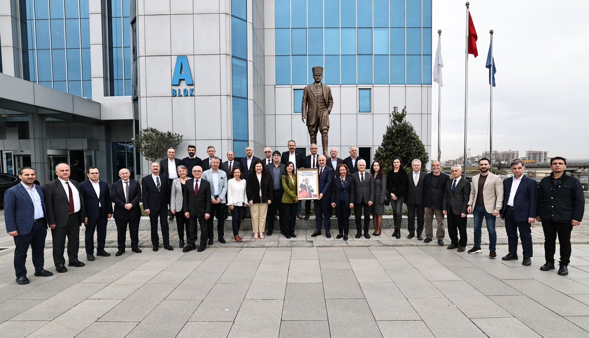 SafakBasa's tweet photo. İSKİ yöneticileri olarak Büyükşehir Belediye Başkanımız Sayın Ekrem İmamoğlu’nun ortaya koyduğu İstanbul vizyonu doğrultusunda, halkımıza hizmet yolunda hiç durmadan çalışmaya devam edeceğiz. İstanbul’un altyapısını yeni yatırımlarla güçlendirmeyi sürdüreceğiz. https://t.co/f9a5EglH1c