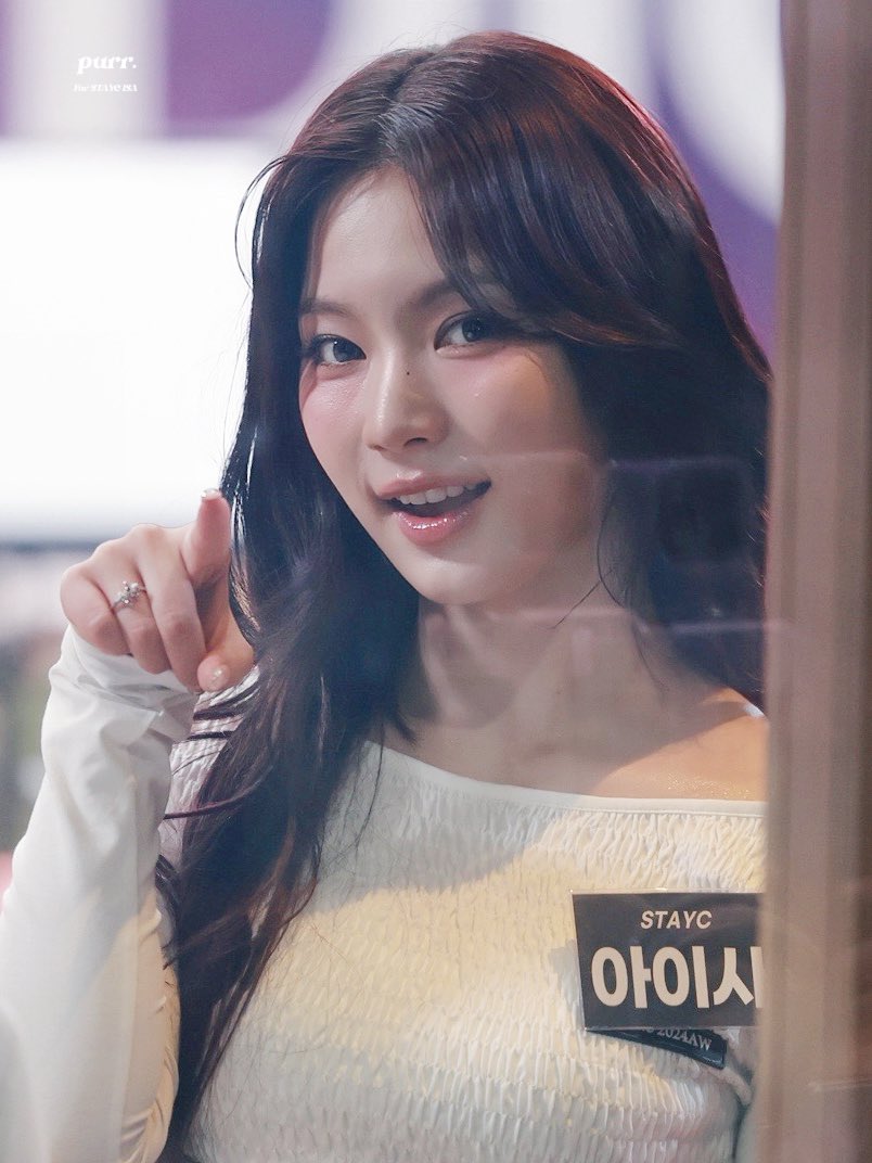 purr_ISA's tweet photo. 250324 아돌라 HQ
오늘도🫵
#스테이씨 #STAYC #아이사 #ISA https://t.co/8uzW6FrQLf