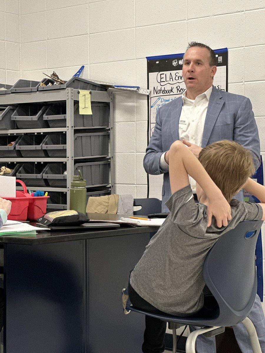 mrsgoldsmith39's tweet image. Thanks to Mr. Zacharcyk for coming in today to talk about his career as a #FinancialPlanning for our @SIFMAFoundation stock market game! @MaplePlaceMS