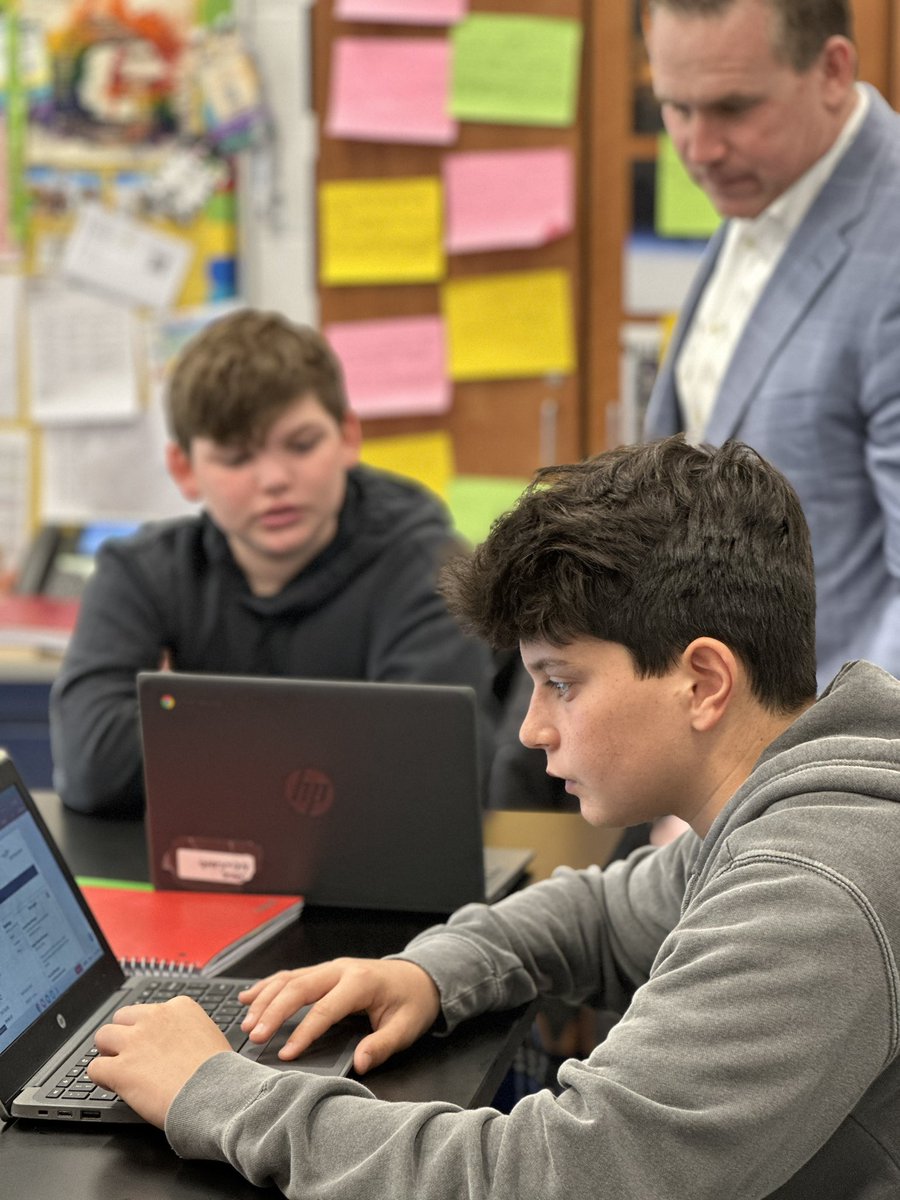 Thanks to Mr. Zacharcyk for coming in today to talk about his career as a #FinancialPlanning for our <a href="/SIFMAFoundation/">Stock Market Game</a> stock market game! <a href="/MaplePlaceMS/">Maple Place Middle School</a>