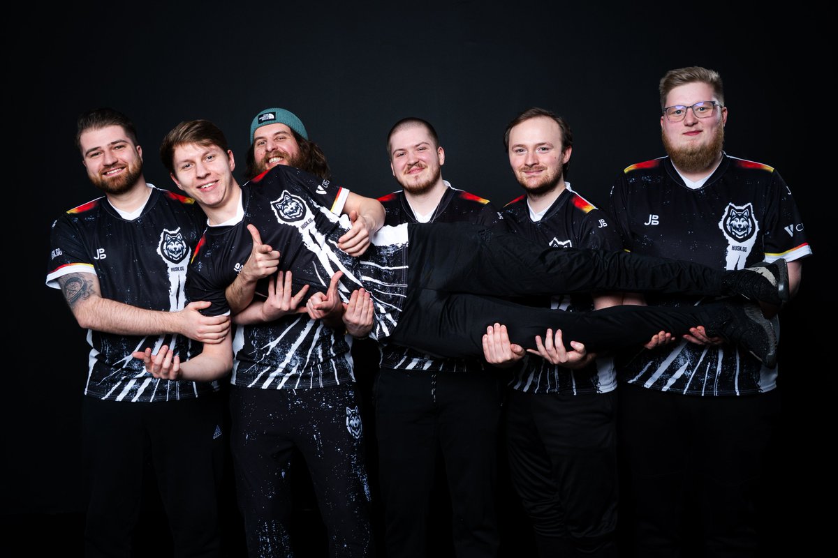 🌟 Werde Social Media Manager bei Huskies Esport Jülich e.V🌟

Hast du eine Leidenschaft für Social Media und eine kreative Ader, die du gerne in der Esport-Welt ausleben möchtest? Kannst du dir Photoshop und Premiere Pro nicht mehr aus dem Kopf schlagen? Dann bist du bei Huskies