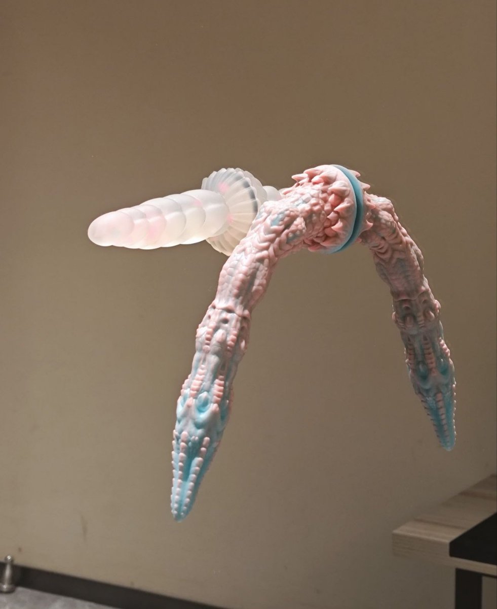 新玩具到喽 某人要遭老罪喽😈😈😈
#幻龙定制 #4i #iiii #第四爱 #女攻男受 #女s #四爱小狗