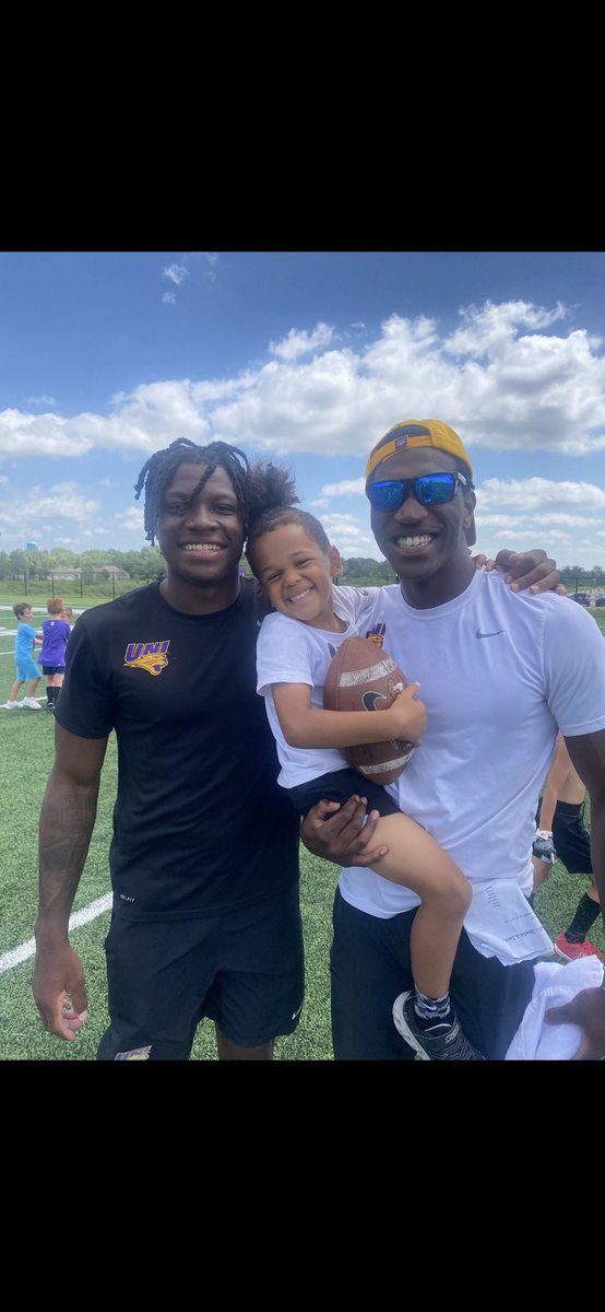 Good luck to former players <a href="/jjdervil02/">Jeremiah Dervil</a> and <a href="/MorancySergio/">²¹✝️</a> at their NFL Pro Days. These guys were household favorites for Emiliano good luck fellas and all players involved chasing their dreams ! Deposits have been made go cash out today ! #FamilyAlways