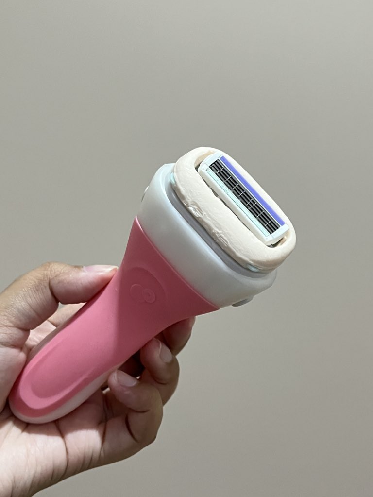 linskinjournal's tweet photo. barang luxury yg aku beli ketika beranjak dewasa:

yg pasti LIFE SAVER dan investment jangka panjang✨ https://t.co/NlOjhOC5Yw