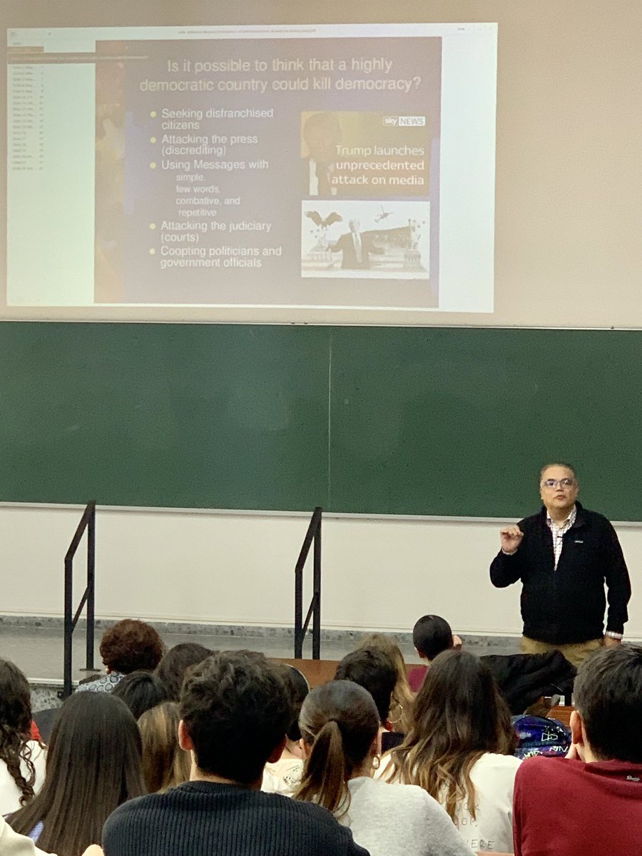 Maite Mercado (@maitemarket) on Twitter photo En <a href="/FILTRADCOMUV/">Facultat de filologia, Traducció i Comunicació UV</a> con el profesor Chavez de la <a href="/MSUComArtSci/">MSU ComArtSci</a> explicando la situación de la libertad de prensa y los medios en Estados Unidos #periodismo En <a href="/FILTRADCOMUV/">Facultat de filologia, Traducció i Comunicació UV</a> con el profesor Chavez de la <a href="/MSUComArtSci/">MSU ComArtSci</a> explicando la situación de la libertad de prensa y los medios en Estados Unidos #periodismo