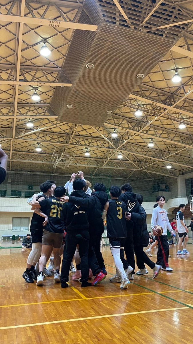 kufisYBBC's tweet photo. 1日1ヤングガンズ
今日はヤンガンが主催するヤンガンカップについて紹介します❗️
近大のバスケサークルが参加するヤンガンカップでは毎年夏と冬に開催してます‼️前回は見事優勝🥇
#春から近大 #近大 #近大サークル #近大バスケ #近大サークル #近畿大学 #ヤングガンズ #ヤンガン https://t.co/CH5zZWsRmy