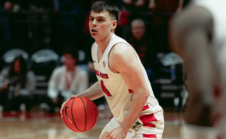 El base argentino jugó la 2024/25 para Ball State pero volverá a cambiar de universidad. Sus dos primeros años los hizo en Portland Pilots.

Juanse Gorosito, nuevamente al portal de transferencias de la NCAA; basquetplus.com/estados-unidos…
#NCAA