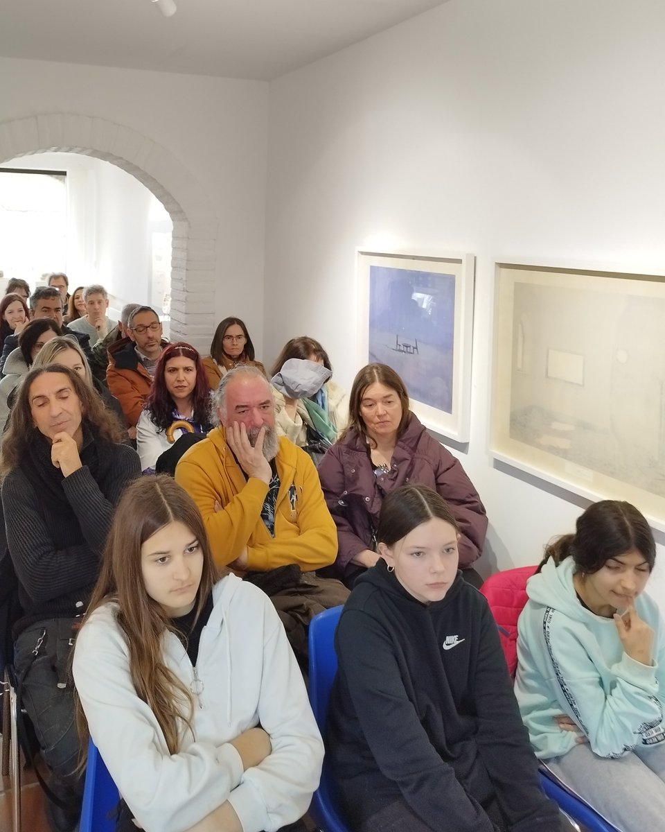 En un entorno inmejorable como Urban Gallery, Pastriz, presentamos con éxito el cómic "El Enigma Juan Altamiras" de Prames. Una mañana llena de creatividad, donde contamos con la presencia de Belén Urban, responsable de la galería, el editor Rafael Yuste, y los autores del cómic.