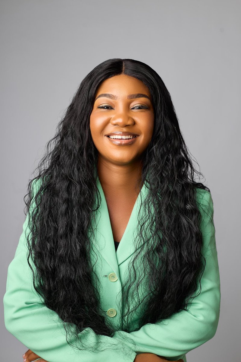 theprettyjoyce's tweet photo. A new week brings new energy, fresh opportunities, and endless possibilities. Stay focused, stay driven, and make it happen! 💐

📸: @blaq_ink_photography 
Mua: @quincyblaq_gh 

#prettyfoundation #MondayMindset https://t.co/YAfCEIDj1R