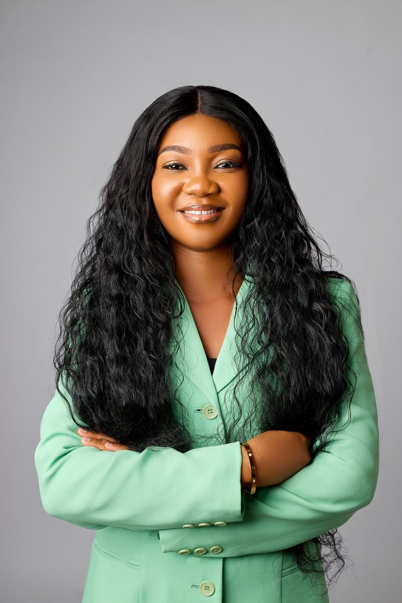 theprettyjoyce's tweet photo. A new week brings new energy, fresh opportunities, and endless possibilities. Stay focused, stay driven, and make it happen! 💐

📸: @blaq_ink_photography 
Mua: @quincyblaq_gh 

#prettyfoundation #MondayMindset https://t.co/YAfCEIDj1R