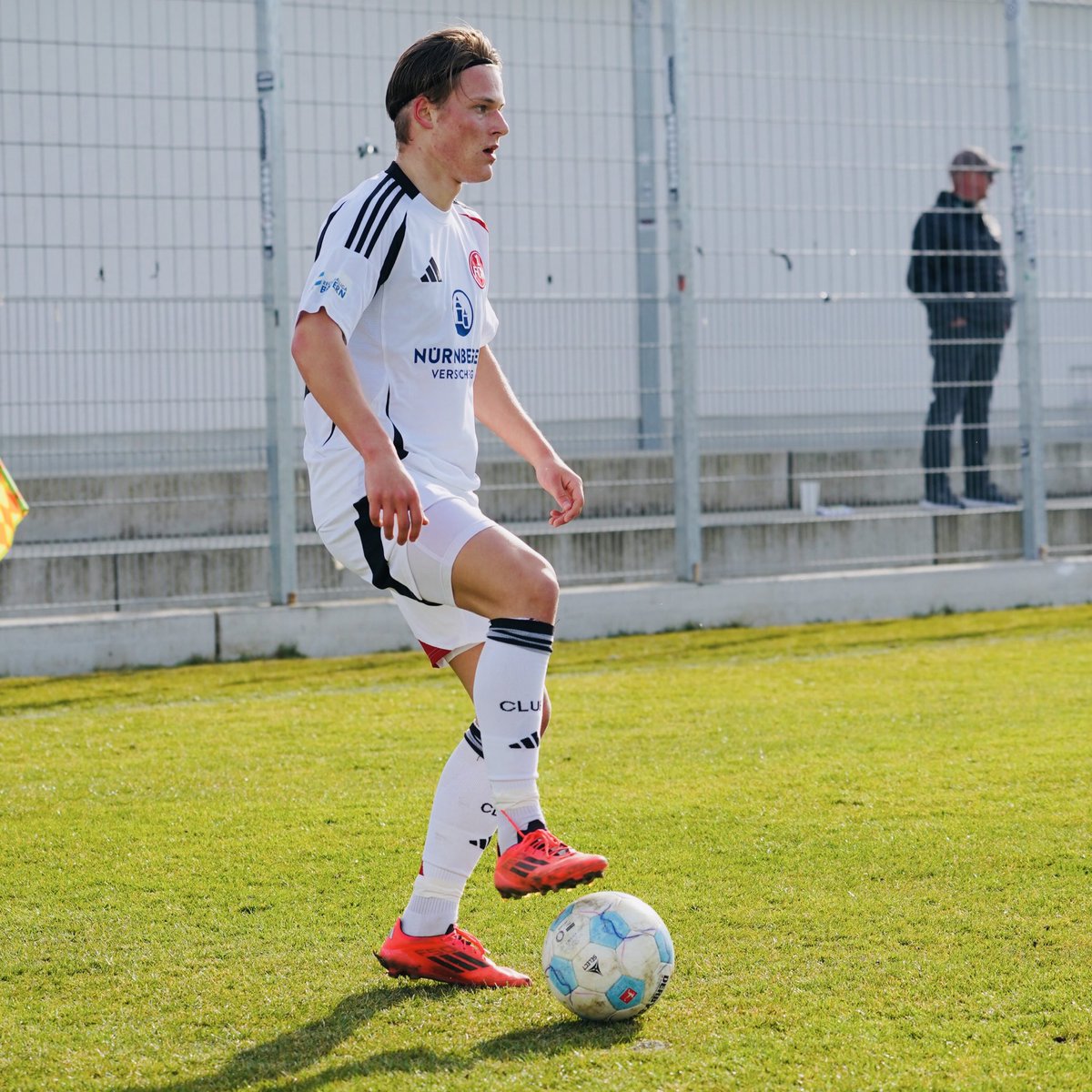 fcn_nachwuchs's tweet image. Angekommen im Herrenfußball!🫡

Während die #FCNU23 am Wochenende den zweiten Sieg in Serie feierte, feierten mit Gil #Ebner und Eric #Porstner zwei Spieler aus der #FCNU19 ihr Debüt in der Regionalliga Bayern.🙌

#fcn | #clubnachwuchs