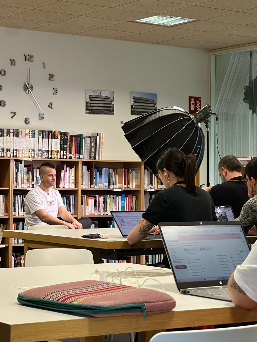 Beatriz Rodríguez (@tobegourmet) on Twitter photo Hoy teníamos a <a href="/Dabizdiverxo/">Dabizdiverxo</a> en la biblio de <a href="/bculinary/">BasqueCulinaryCenter</a>. 😉
A tope con el documental en Netflix, UniverXO. 💪🏻 Vi unos capítulos en diciembre y me engancharon. Hoy teníamos a <a href="/Dabizdiverxo/">Dabizdiverxo</a> en la biblio de <a href="/bculinary/">BasqueCulinaryCenter</a>. 😉
A tope con el documental en Netflix, UniverXO. 💪🏻 Vi unos capítulos en diciembre y me engancharon.