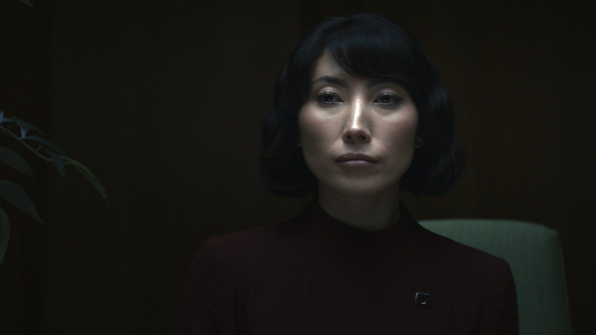 Your outie plants the defuser instead of going for kills.