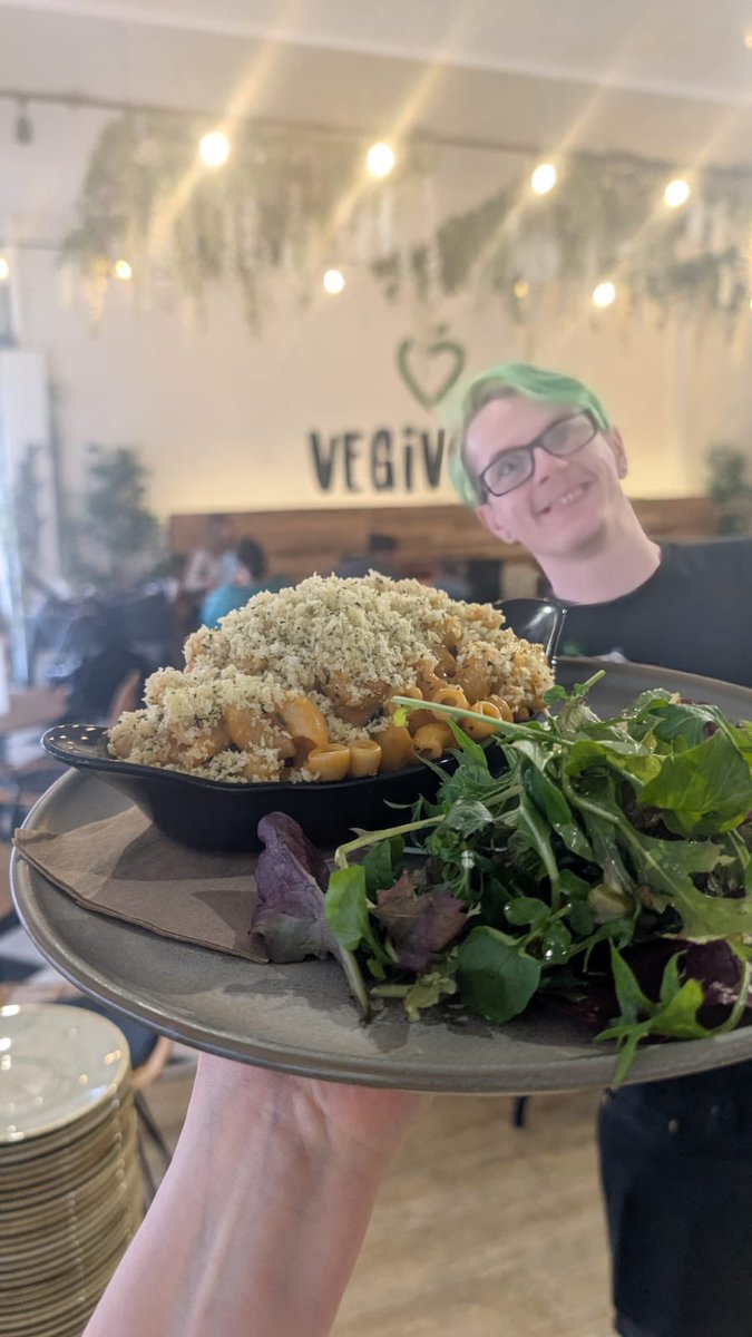 When Macaroni Monday has you feeling a bit silly! 

50% off our legendary mac n cheese in both sites all day today and every Monday so an affordable treat to start the week is yours for the taking 😀🌱