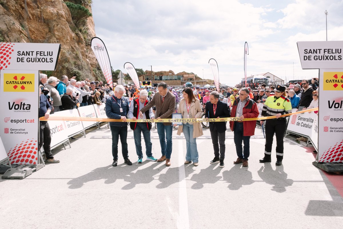 🎉Moltes gràcies per aquesta Gran Sortida, <a href="/Guixols/">Ajuntament SFG</a>!

✂️ Ens han acompanyat en el tall de cinta (1/2):

<a href="/carlesmotas/">Carles Motas López</a>, alcalde de Sant Feliu de Guíxols
Narcís Casassa, representant <a href="/esportcat/">Esports</a> Girona
Mireia Borrego, regidora d'esports <a href="/Guixols/">Ajuntament SFG</a> 

#VoltaCatalunya104 🚴‍♂️