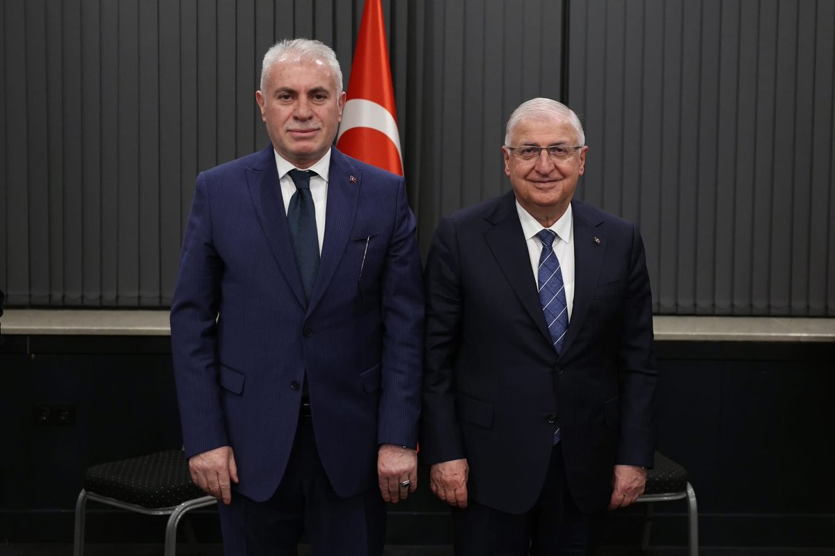 Bayburt_Bld's tweet photo. Çalışma ziyareti için Ankara'da bulunan Belediye Başkanımız Sayın Mete Memiş, Milli Savunma Bakanımız Sayın Yaşar Güler tarafından Bayburtlu bürokratlar için düzenlenen iftar yemeğine katıldı. 

İftarın ardından gerçekleşen toplantıda Bayburt için gerçekleştirilebilecek çalışmalar hakkında istişarelerde bulunuldu.