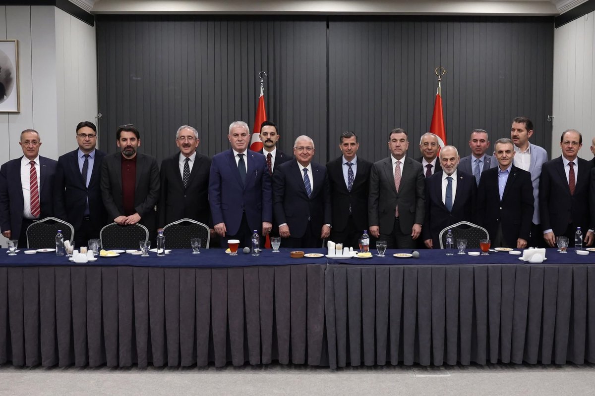 Çalışma ziyareti için Ankara'da bulunan Belediye Başkanımız Sayın Mete Memiş, Milli Savunma Bakanımız Sayın Yaşar Güler tarafından Bayburtlu bürokratlar için düzenlenen iftar yemeğine katıldı. 

İftarın ardından gerçekleşen toplantıda Bayburt için gerçekleştirilebilecek