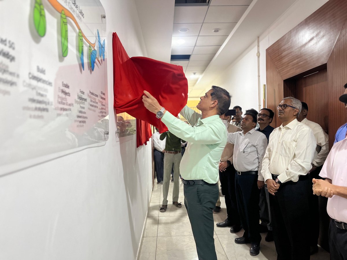 Guj_LSA_DoT_MoC's tweet image. The Telecom Gallery, inaugurated on 24th March 2025 by Shri Ajatshatru Somani, Addl. DGT Gujarat LSA in DoT Gujarat LSA.
📌 Featured Displays of Telecom Gallery are:
🔹 Indian Telecom Act 2023: Repealing 138-year-old Telegraph Act, ushering in a secure, modern telecom era.
🔹…