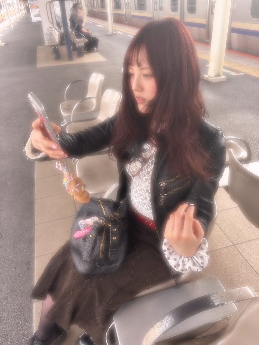 ふわふわ赤メガネ赤髪だよ
１枚目盛れたのに投稿に入れ忘れたから載せておく🙂‍↕️