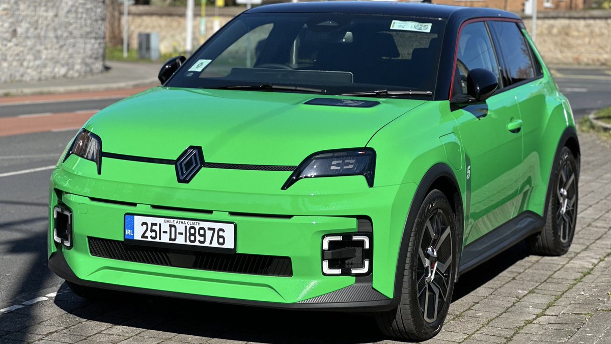 Irish launch of the Renault 5 today in Dundrum. There’s a pop up shop in the shopping centre where you can have a good look at / book a test drive in one.