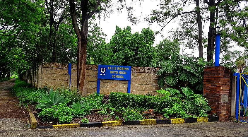 Hi. Please help. Ndiri mubereki ane mwana arikudzidza paEllis Robins Boys High School in Malbereign. The authorities at the school varikuramba kutambira mari dzemaZimsec registration evana becoz vane maArrears eSchool fees. This is affecting a lot of students and their future is