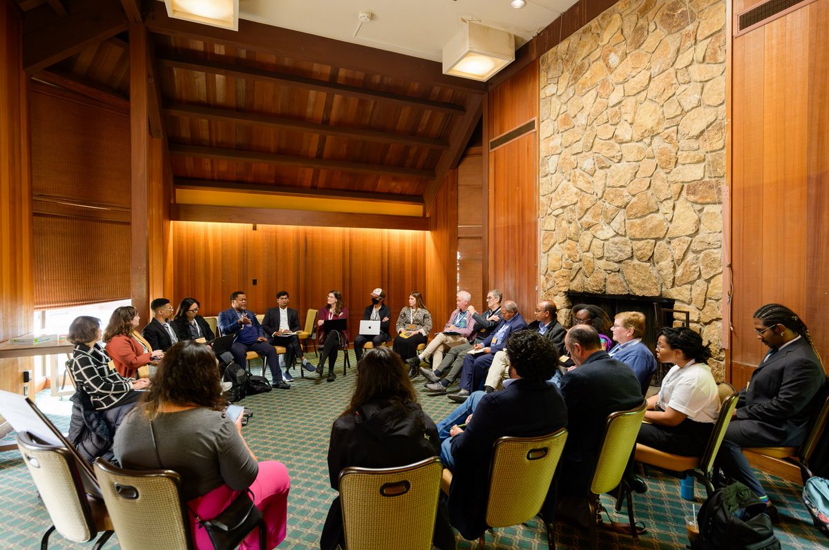 EUSynBioS's tweet image. 🧬 Our own Catarina Almeida represented the next generation of #SynBio leaders at #Asilomar2025!
Commemorating 50 years since the first meeting, this summit tackled biosafety, AI-driven biotech &amp;amp; SynBio ethics.

👉 Read more here: linkedin.com/feed/update/ur…

📸GoodEye Photography