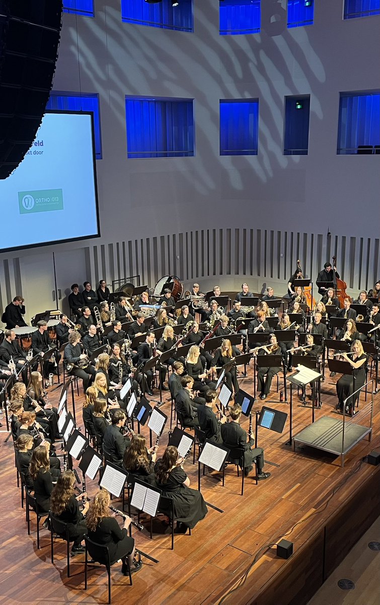 𝗗𝗲 𝗕𝗿𝗮𝗯𝗮𝗻𝘁𝘀𝗲 𝗷𝗲𝘂𝗴𝗱 𝗵𝗲𝗲𝗳𝘁 𝗱𝗲 𝘁𝗼𝗲𝗸𝗼𝗺𝘀𝘁!

Gisteren speelden 'onze' Isa, Julia en Thijn voor een uitverkochte zaal samen met het BJPO  de sterren van de hemel! 🎶