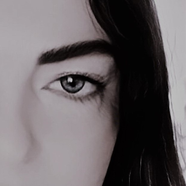 Su mirada. Su voz. La ley.
#LunesDeOjos
#FemDom