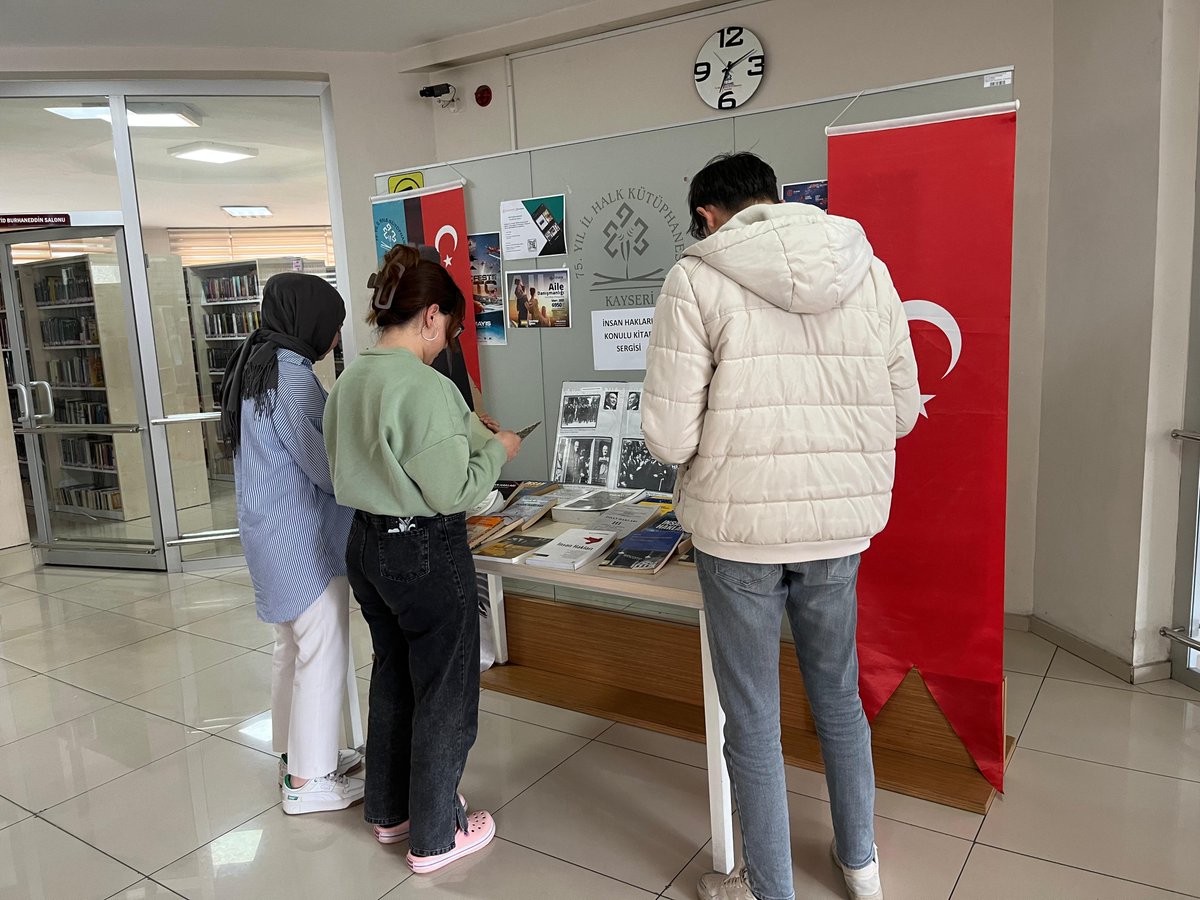 "İnsan hakları" konulu kitap sergimiz bu hafta boyunca değerli kullanıcılarımızın ziyaretine açıktır.

#insanhakları
#kitapsergisi
#kütüphanemiseviyorum