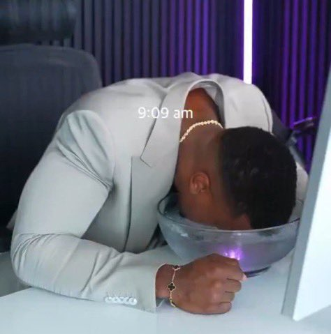 when your boss messages 'do u have 5 mins?'