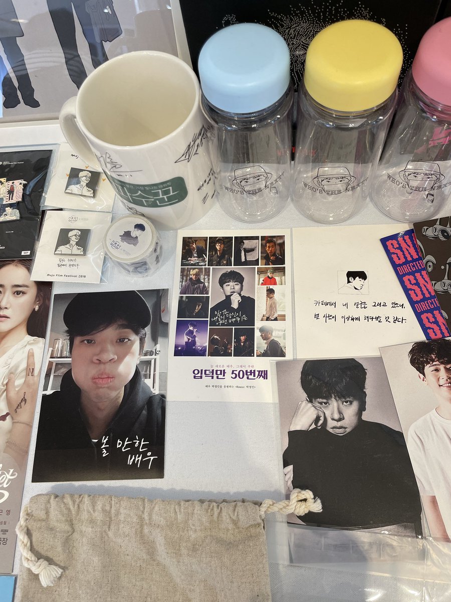 isuyeon97961178's tweet photo. 추억이 가득 담긴 이야기 듣는게 너무너무 행복했어요. 특히 블랑 맥주병에 관한 이야기가 진짜진짜 귀여우셨꼬ㅠㅠㅋㅋ이렇게 소중한 추억 아낌없이 내보여주셔서 눈으로 보기만해도 가슴벅찼습니다. 많이많이 감사해요🙌!
#정민에게_보내는_봄날의_러브레터
#DEAR_MY_SPRING https://t.co/022vH2hMtZ